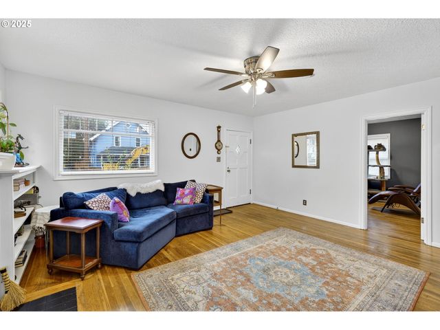 1323 Ne 60TH Ave, Portland, OR 97213