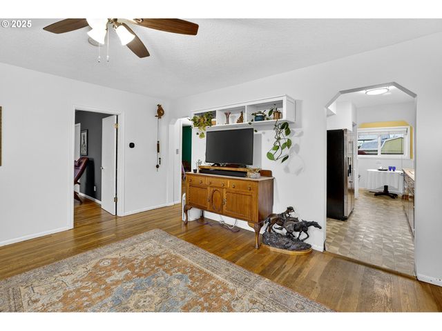 1323 Ne 60TH Ave, Portland, OR 97213