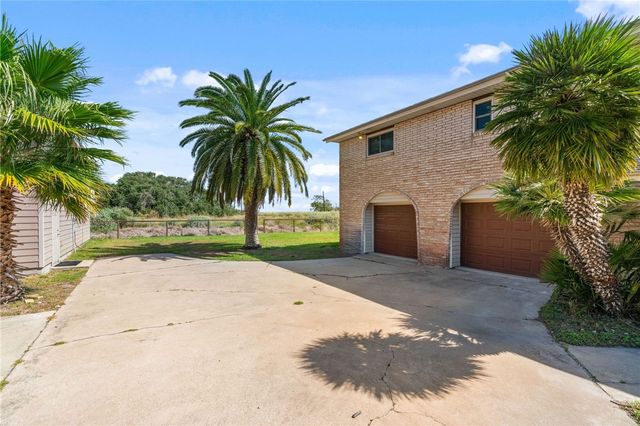 122 Riverdale Dr, Corpus Christi, TX 78418