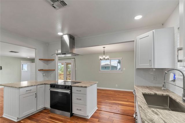 122 Riverdale Dr, Corpus Christi, TX 78418