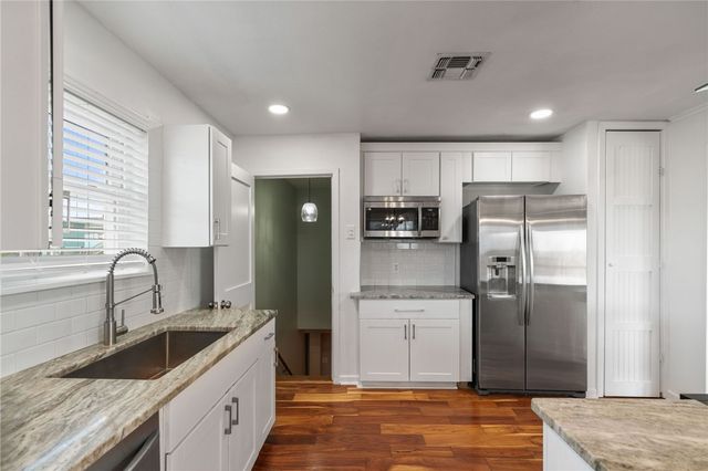 122 Riverdale Dr, Corpus Christi, TX 78418