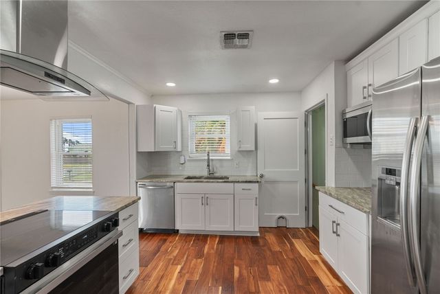 122 Riverdale Dr, Corpus Christi, TX 78418