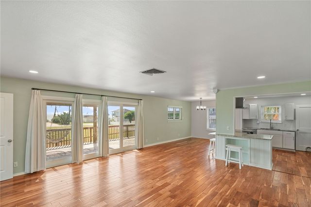 122 Riverdale Dr, Corpus Christi, TX 78418