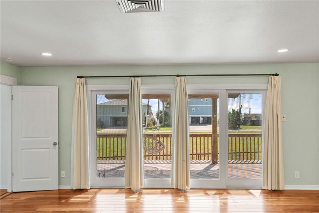 122 Riverdale Dr, Corpus Christi, TX 78418