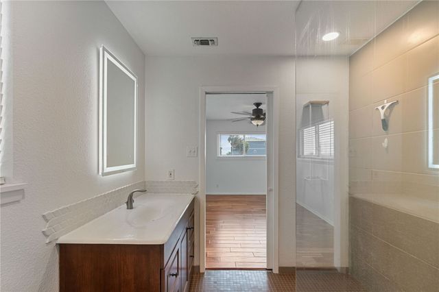122 Riverdale Dr, Corpus Christi, TX 78418