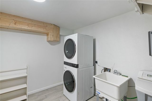 122 Riverdale Dr, Corpus Christi, TX 78418