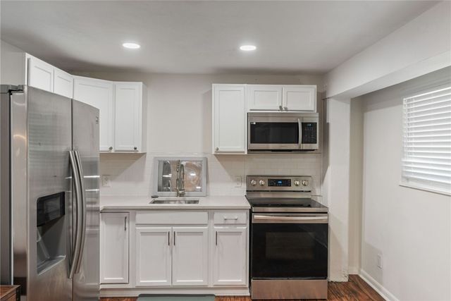 122 Riverdale Dr, Corpus Christi, TX 78418