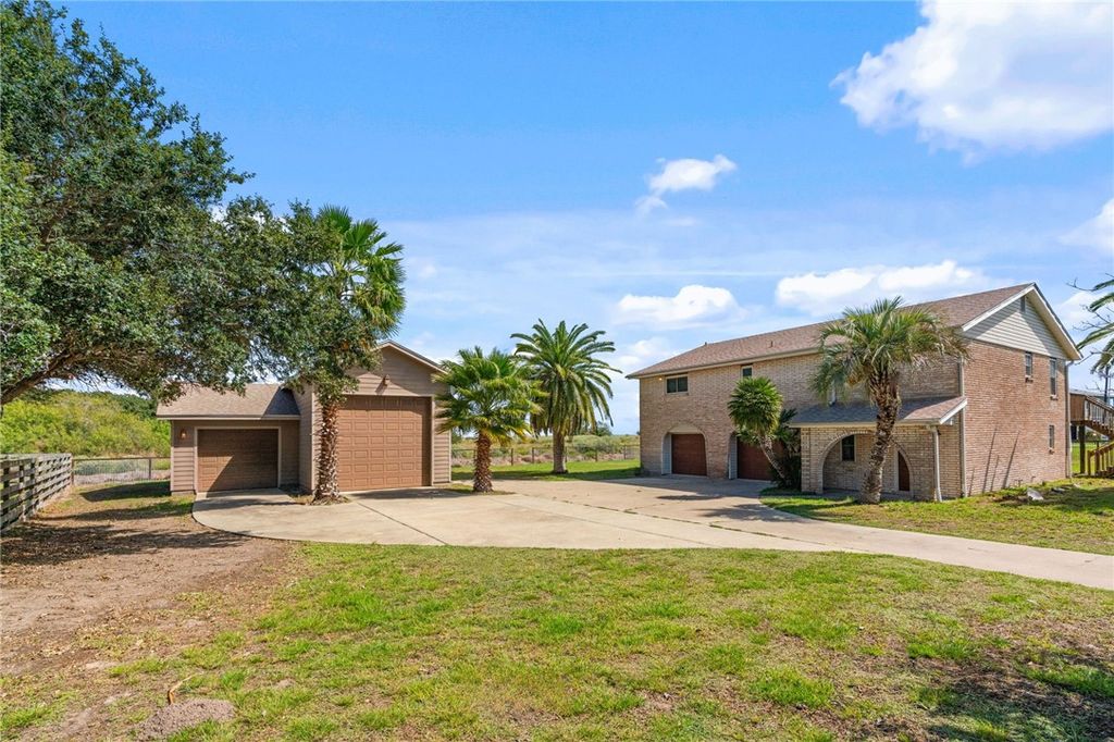 122 Riverdale Dr, Corpus Christi, TX 78418