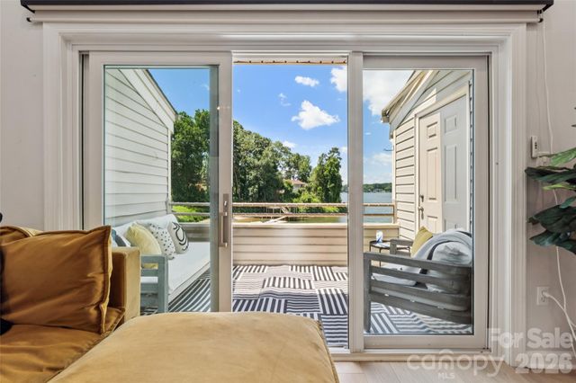 14039 Queens Harbor Road, Charlotte, NC 28278
