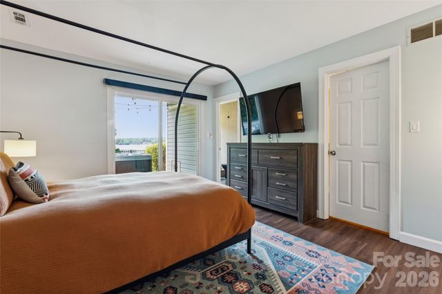 14039 Queens Harbor Road, Charlotte, NC 28278