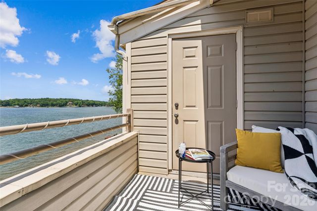 14039 Queens Harbor Road, Charlotte, NC 28278
