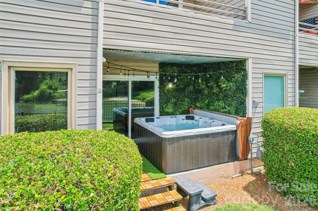 14039 Queens Harbor Road, Charlotte, NC 28278