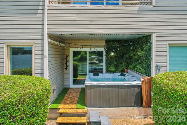 14039 Queens Harbor Road, Charlotte, NC 28278