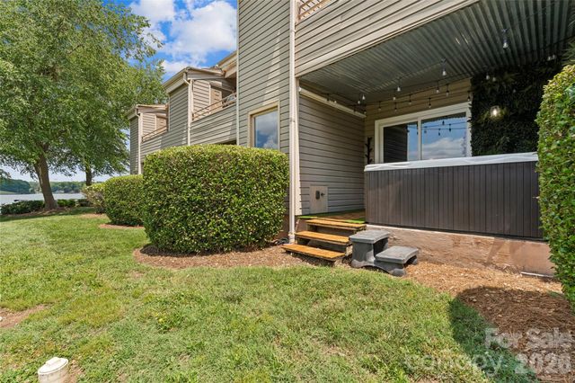 14039 Queens Harbor Road, Charlotte, NC 28278