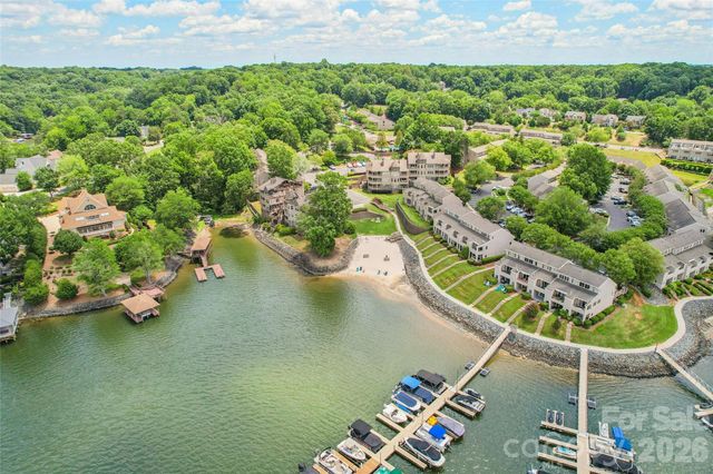 14039 Queens Harbor Road, Charlotte, NC 28278