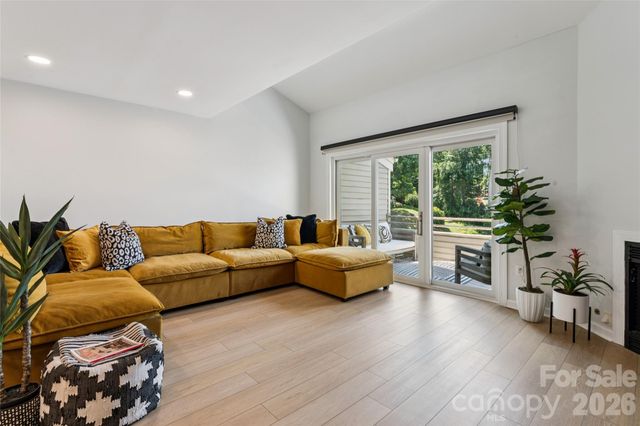 14039 Queens Harbor Road, Charlotte, NC 28278