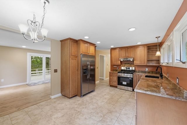 9 Flintlock Ln, Amherst, MA 01002
