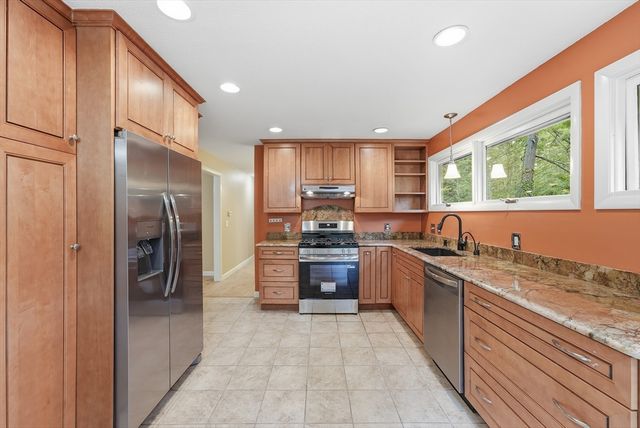 9 Flintlock Ln, Amherst, MA 01002