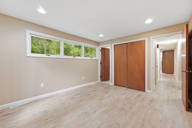 9 Flintlock Ln, Amherst, MA 01002