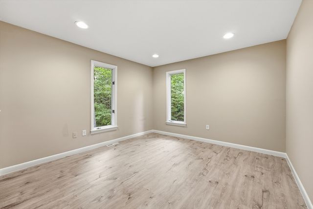 9 Flintlock Ln, Amherst, MA 01002