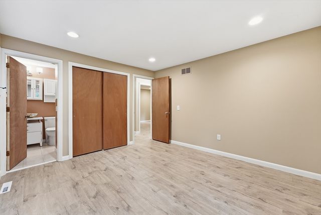 9 Flintlock Ln, Amherst, MA 01002