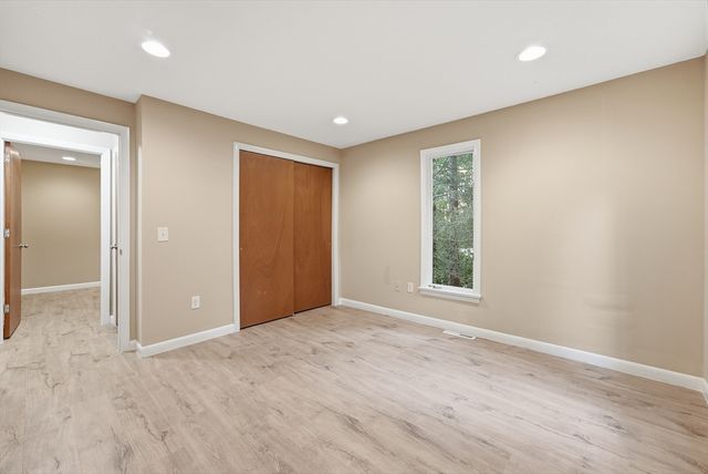 9 Flintlock Ln, Amherst, MA 01002