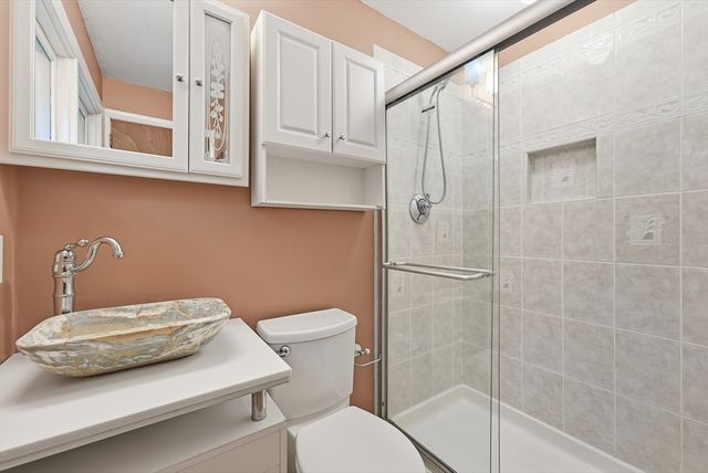 9 Flintlock Ln, Amherst, MA 01002