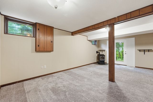 9 Flintlock Ln, Amherst, MA 01002