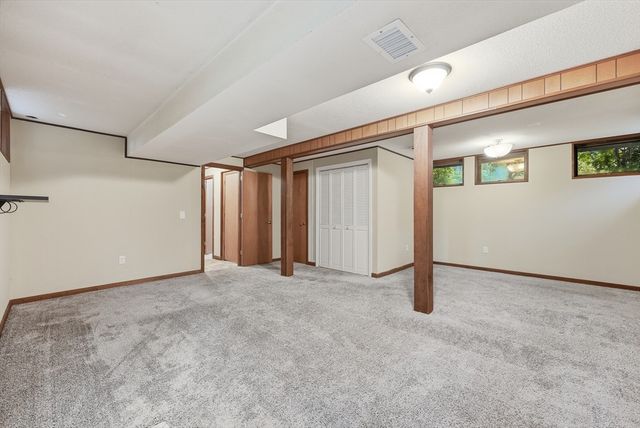 9 Flintlock Ln, Amherst, MA 01002