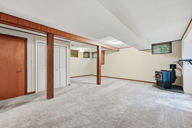 9 Flintlock Ln, Amherst, MA 01002