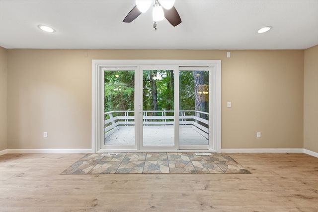 9 Flintlock Ln, Amherst, MA 01002