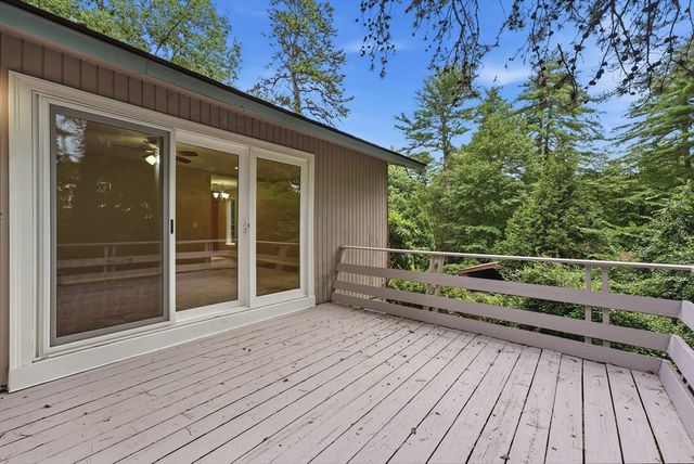 9 Flintlock Ln, Amherst, MA 01002