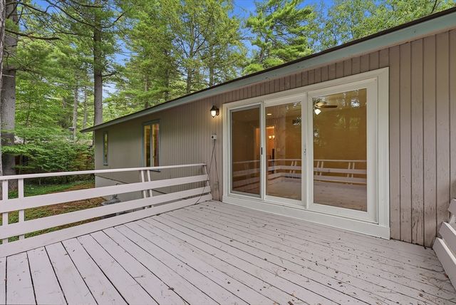 9 Flintlock Ln, Amherst, MA 01002