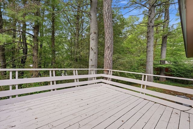 9 Flintlock Ln, Amherst, MA 01002