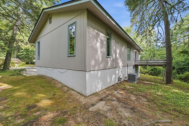 9 Flintlock Ln, Amherst, MA 01002