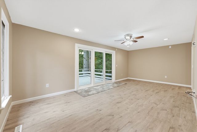 9 Flintlock Ln, Amherst, MA 01002