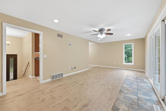 9 Flintlock Ln, Amherst, MA 01002