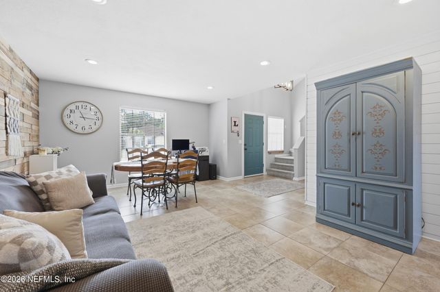 2308 LUANA Drive E, Jacksonville, FL 32246