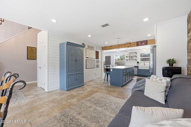 2308 LUANA Drive E, Jacksonville, FL 32246