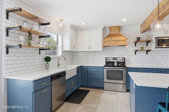 2308 LUANA Drive E, Jacksonville, FL 32246