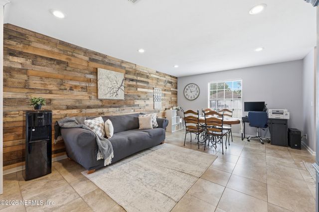 2308 LUANA Drive E, Jacksonville, FL 32246