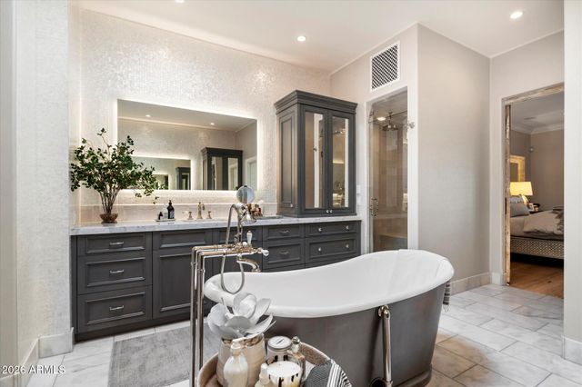 5700 E SANNA Street, Paradise Valley, AZ 85253