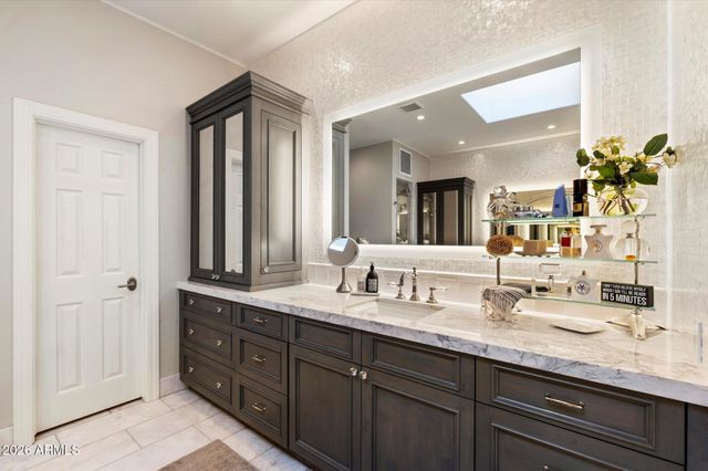5700 E SANNA Street, Paradise Valley, AZ 85253