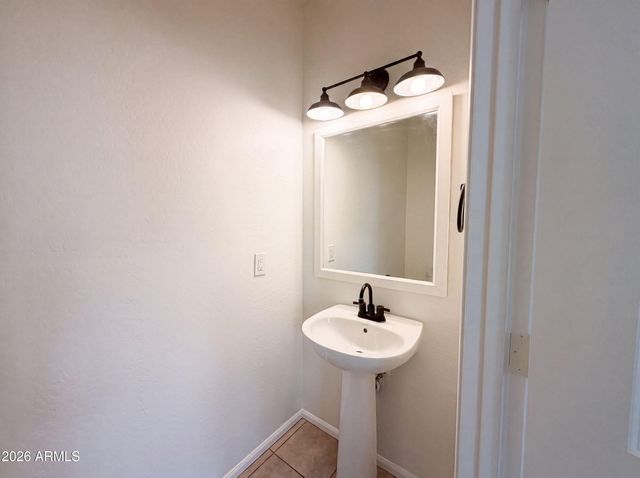 7730 W GILES Road, Phoenix, AZ 85035