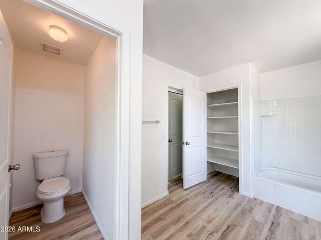 7730 W GILES Road, Phoenix, AZ 85035