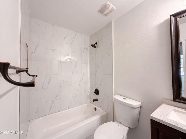 7730 W GILES Road, Phoenix, AZ 85035