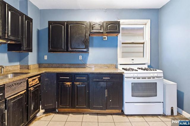 176C Parker Street, Newark, NJ 07104