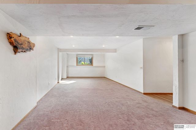 15317 Lafayette Avenue, Omaha, NE 68154