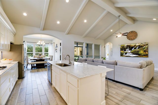 949 Indian Hawthorne DR, Georgetown, TX 78628