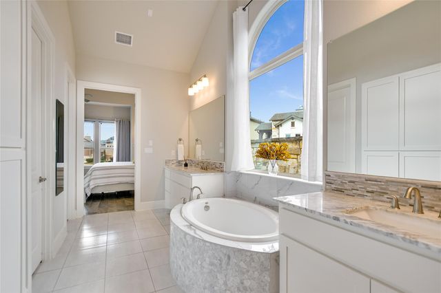 949 Indian Hawthorne DR, Georgetown, TX 78628